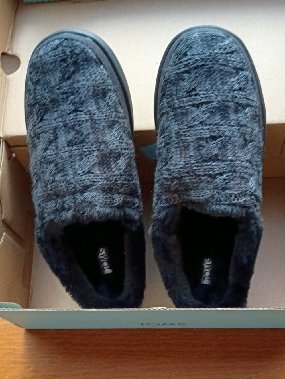 Tom's Women's Fuzzy Slip-On Slippers, Black Chunky Cable Knit, NIB, sz 6